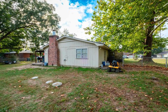 7024 Yarberry Lane, Little Rock, AR 72209