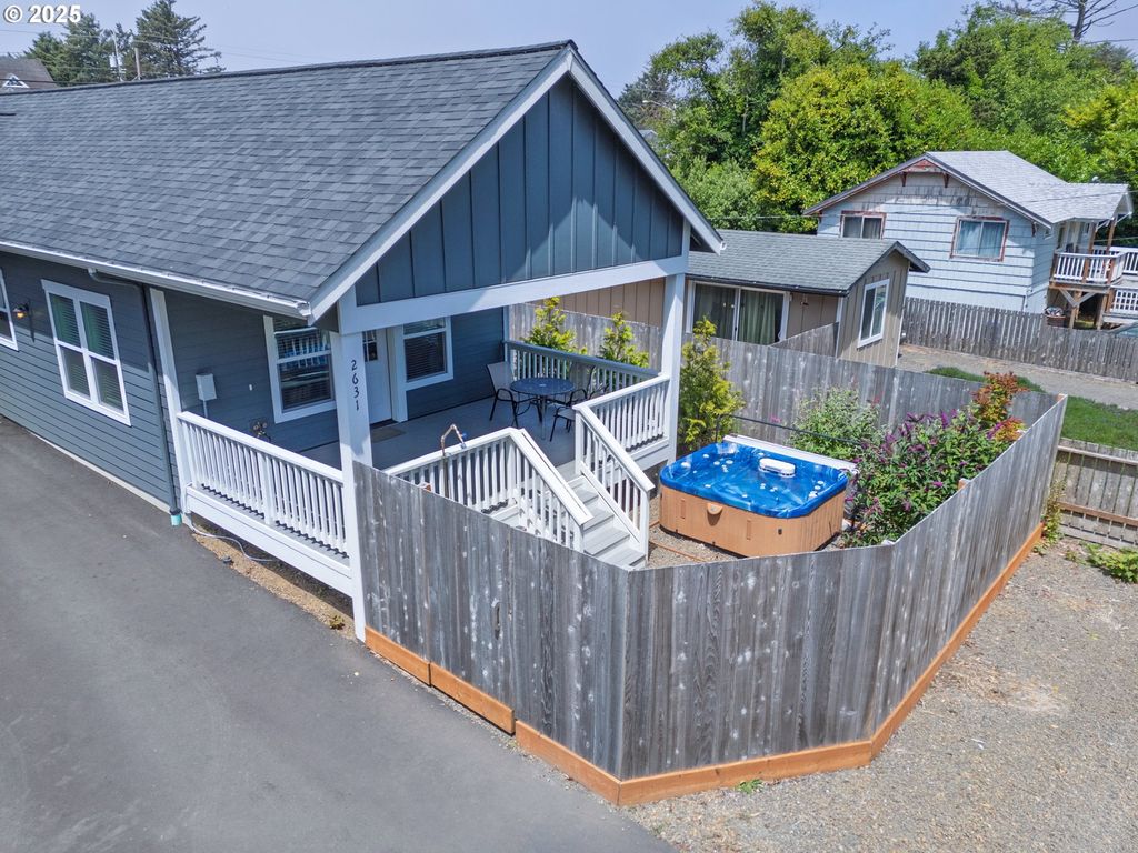 2631 Ne QUAY Ave, Lincoln City, OR 97367