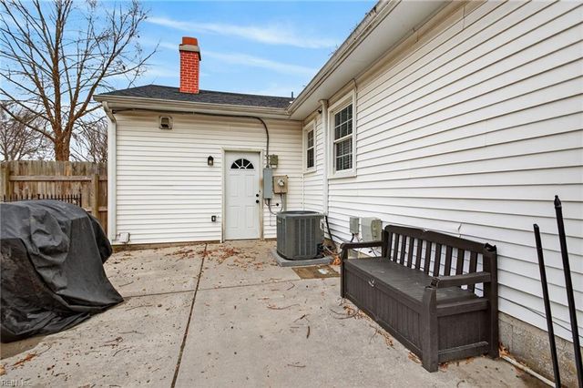 264 Exeter RD, Newport News, VA 23602