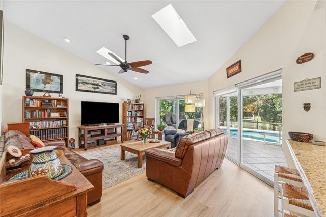 128 NW 110th Way, Coral Springs, FL 33071