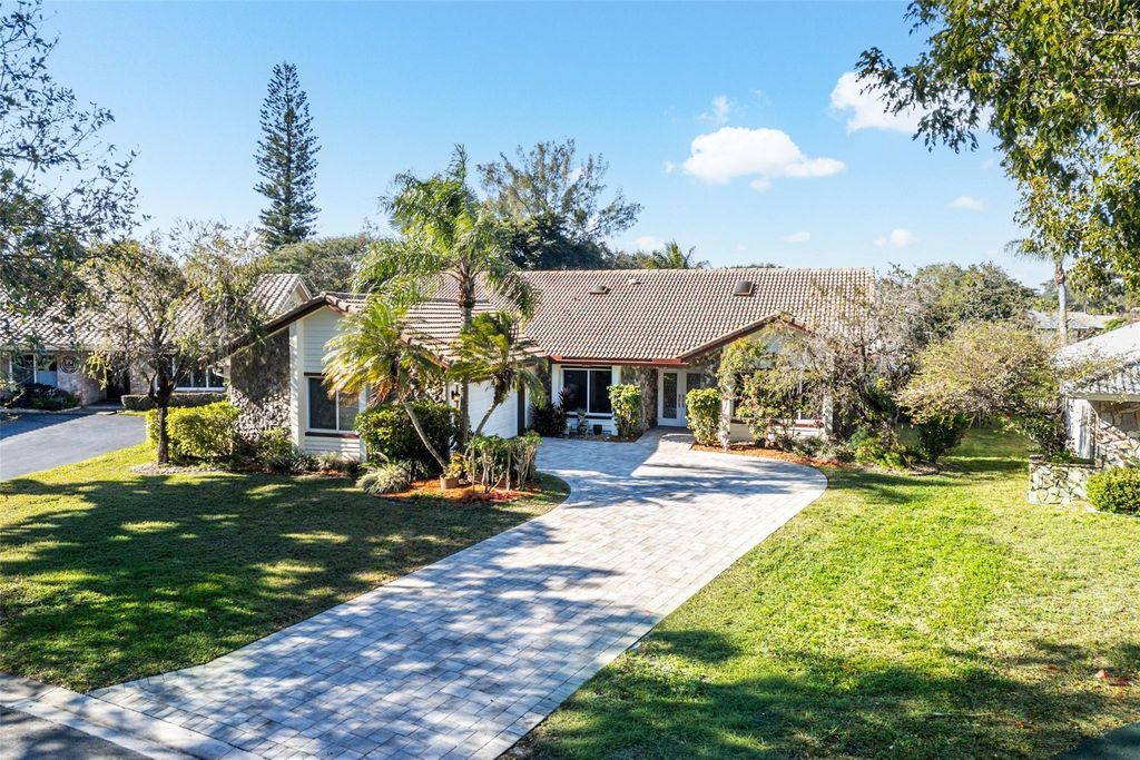 128 NW 110th Way, Coral Springs, FL 33071