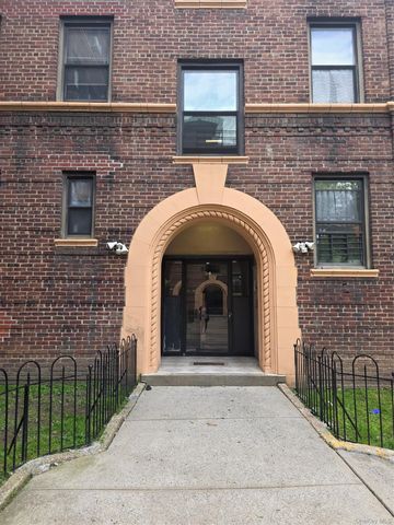 62-64 Saunders Street Q4, Rego Park, NY 11374