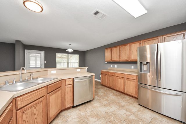 9967 Sterling Place Drive, Conroe, TX 77303