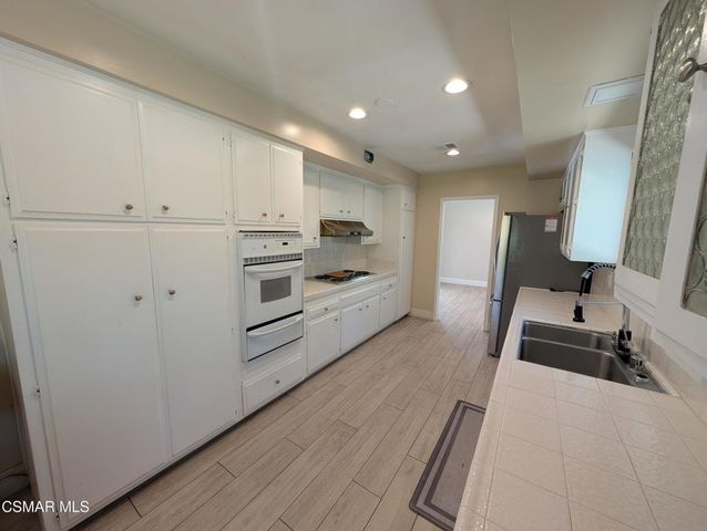 22525 Dardenne Street, Calabasas, CA 91302