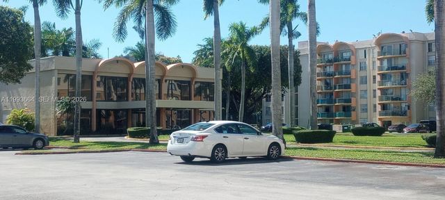 9360 Fontainebleau Blvd 104, Miami, FL 33172