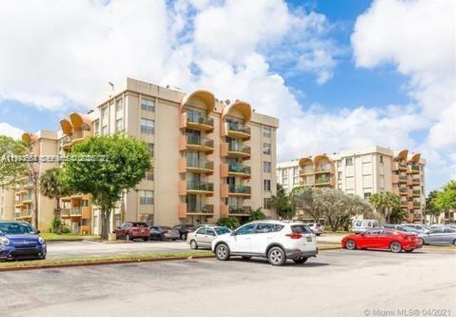 9360 Fontainebleau Blvd 104, Miami, FL 33172