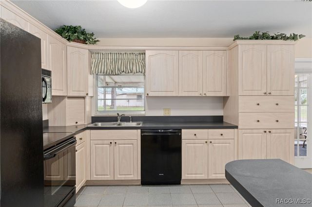 8738 E Clearview Street, Floral City, FL 34436