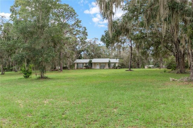 8738 E Clearview Street, Floral City, FL 34436