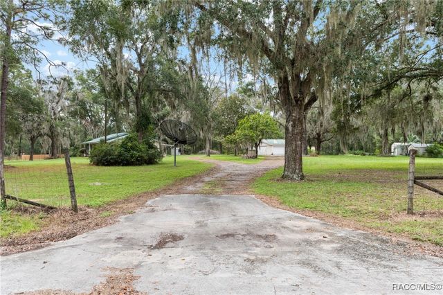 8738 E Clearview Street, Floral City, FL 34436