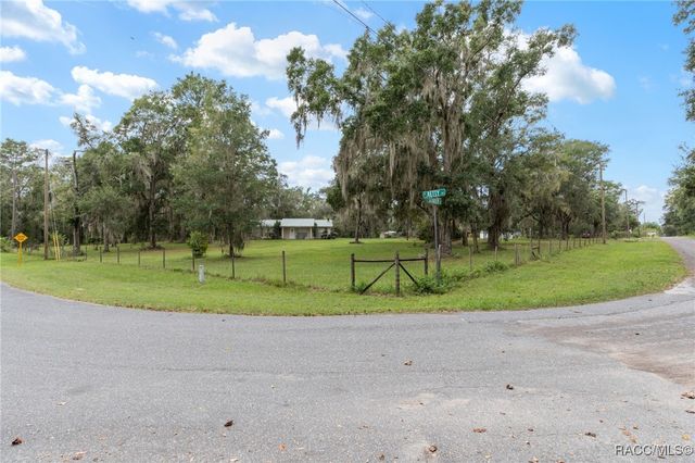 8738 E Clearview Street, Floral City, FL 34436