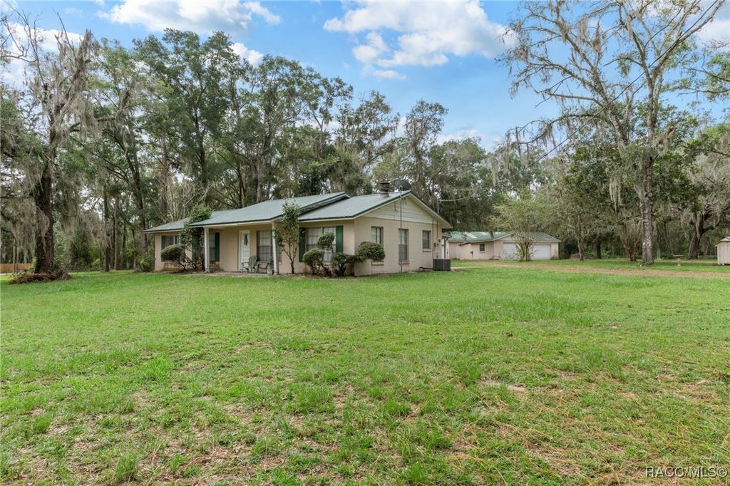 8738 E Clearview Street, Floral City, FL 34436