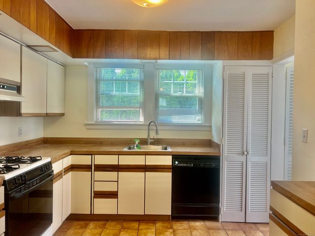 80 Josephine Evaristo Avenue 1st Fl & Basement, Greenwich, CT 06830