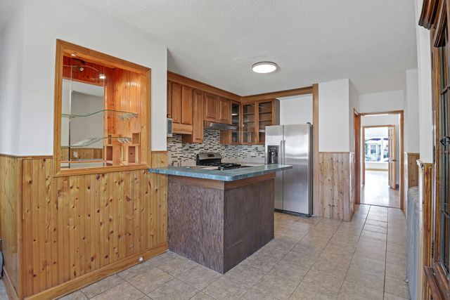 5441 S 74th Avenue, Summit, IL 60501