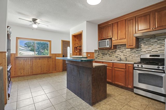 5441 S 74th Avenue, Summit, IL 60501