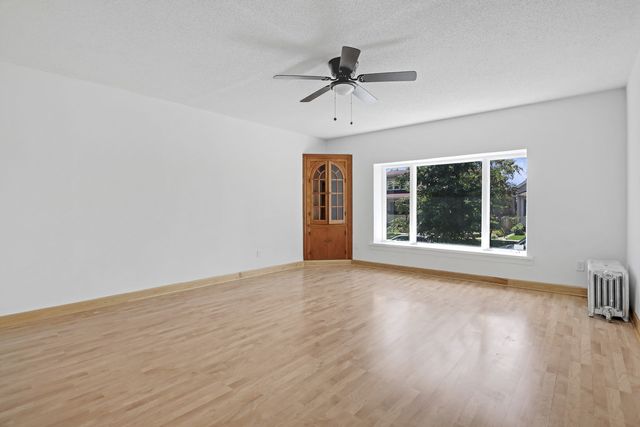 5441 S 74th Avenue, Summit, IL 60501