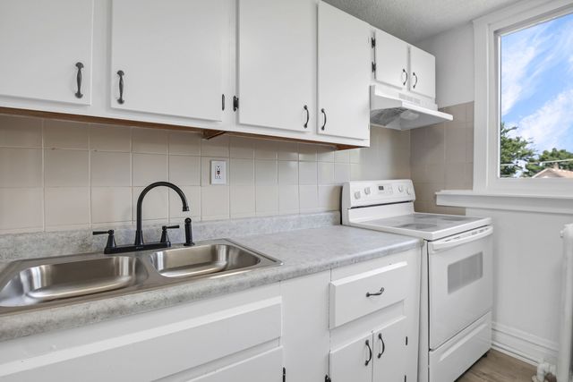 5441 S 74th Avenue, Summit, IL 60501