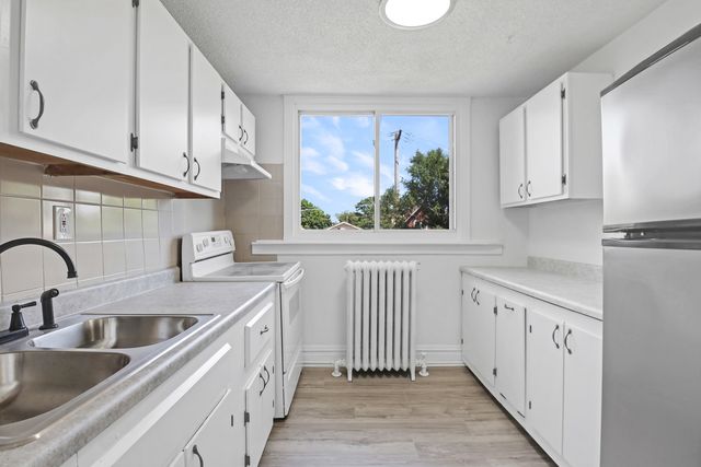 5441 S 74th Avenue, Summit, IL 60501