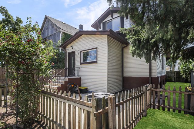 5441 S 74th Avenue, Summit, IL 60501