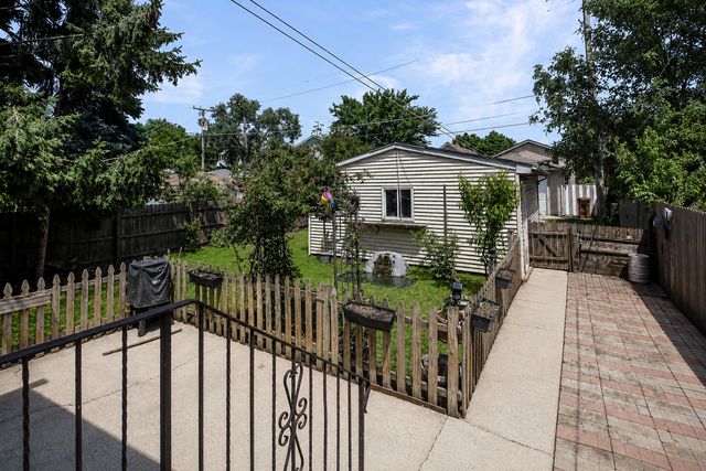5441 S 74th Avenue, Summit, IL 60501