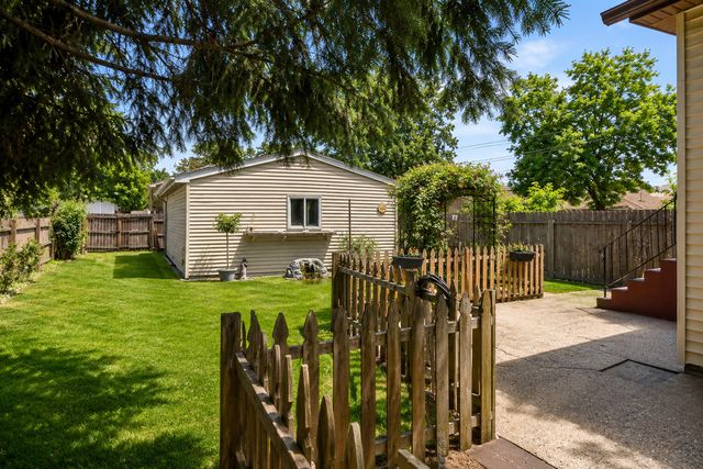 5441 S 74th Avenue, Summit, IL 60501