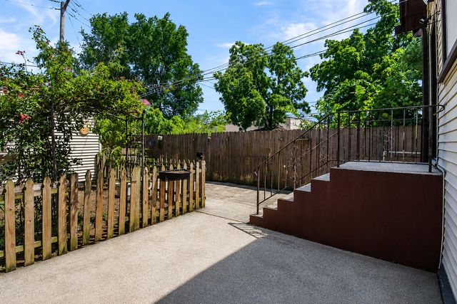 5441 S 74th Avenue, Summit, IL 60501