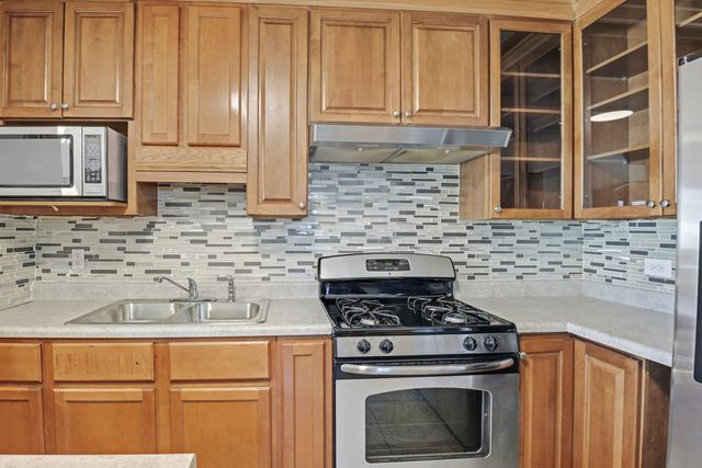 5441 S 74th Avenue, Summit, IL 60501