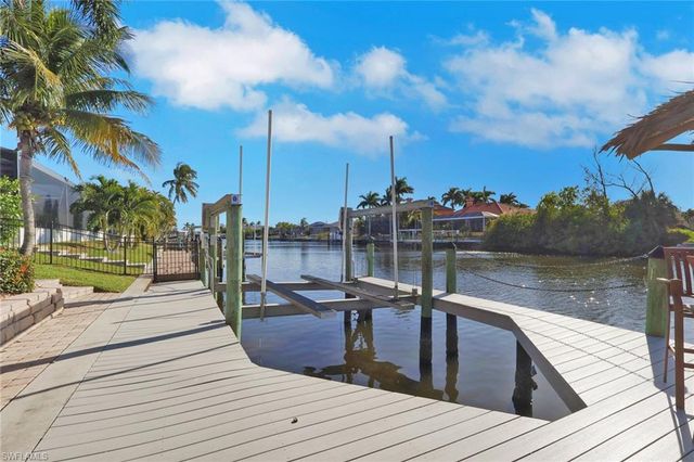 2562 SW 27th PL, Cape Coral, FL 33914