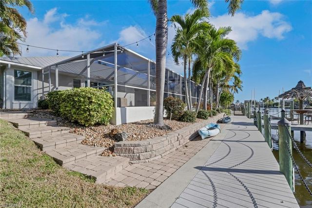 2562 SW 27th PL, Cape Coral, FL 33914