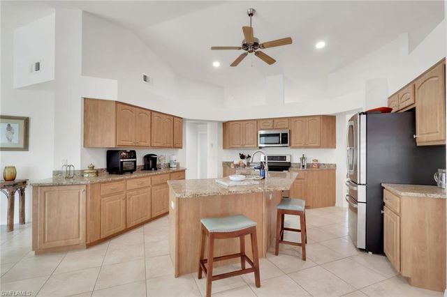 2562 SW 27th PL, Cape Coral, FL 33914