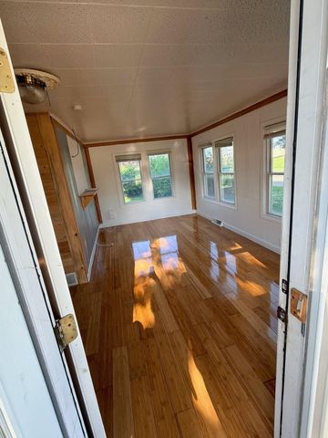 1821 E Ridgeway Avenue, Waterloo, IA 50702