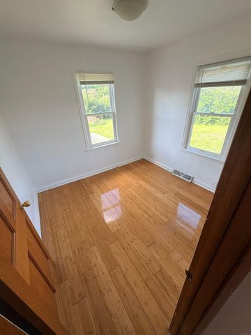 1821 E Ridgeway Avenue, Waterloo, IA 50702