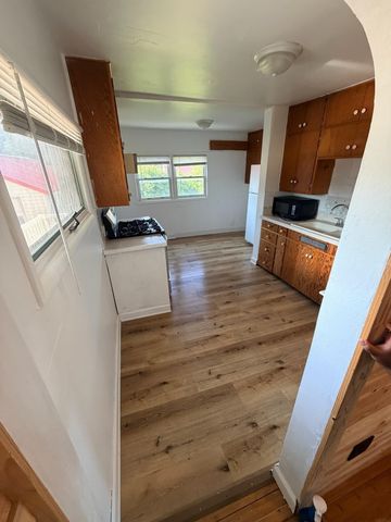 1821 E Ridgeway Avenue, Waterloo, IA 50702