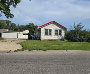 1821 E Ridgeway Avenue, Waterloo, IA 50702