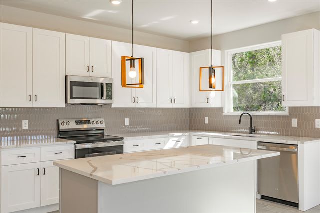 2825 Steepleridge Circle, Granbury, TX 76048