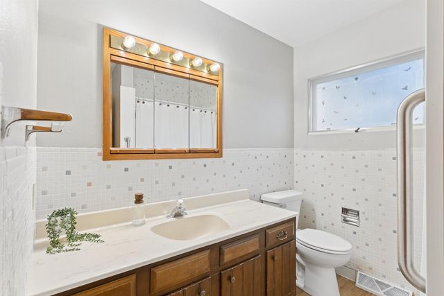 914 Loretta Avenue, Waterloo, IA 50702