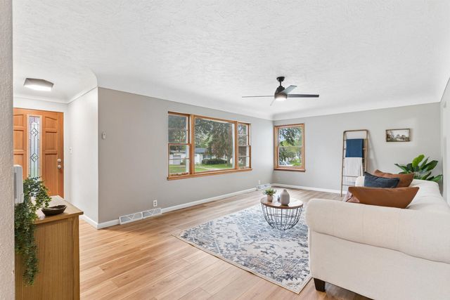 914 Loretta Avenue, Waterloo, IA 50702