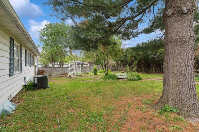 914 Loretta Avenue, Waterloo, IA 50702
