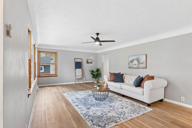 914 Loretta Avenue, Waterloo, IA 50702