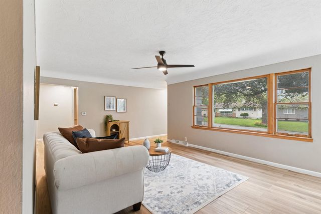 914 Loretta Avenue, Waterloo, IA 50702