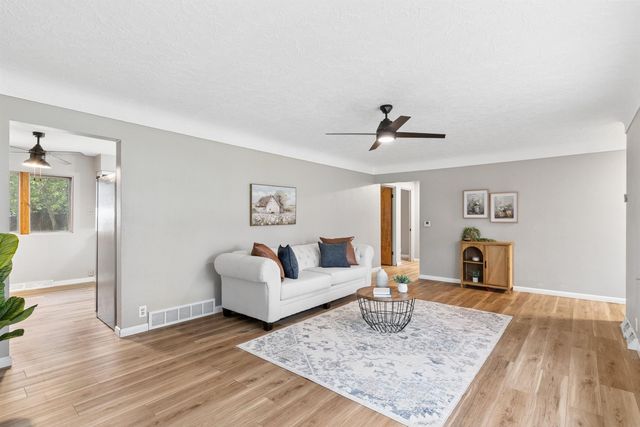914 Loretta Avenue, Waterloo, IA 50702