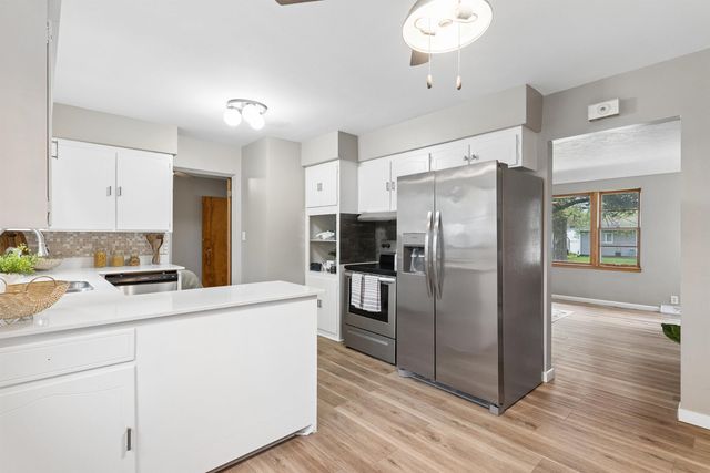 914 Loretta Avenue, Waterloo, IA 50702