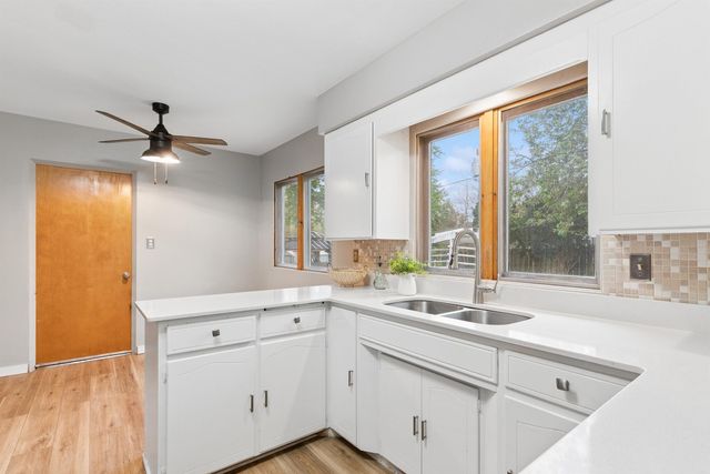 914 Loretta Avenue, Waterloo, IA 50702