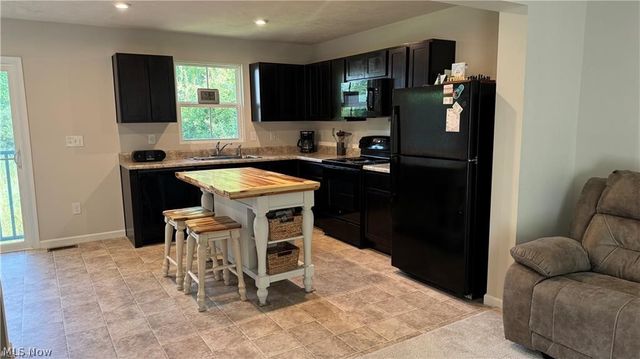 196 Raintree Lane, Painesville, OH 44077