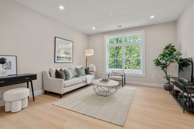 7 Cross St 201, Wilmington, MA 01887