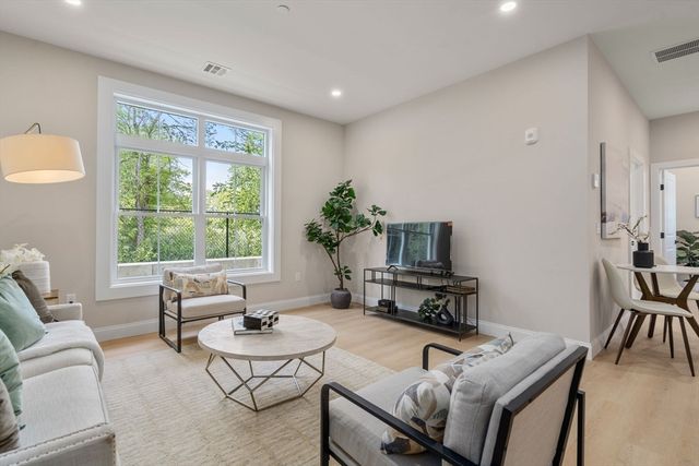 7 Cross St 201, Wilmington, MA 01887