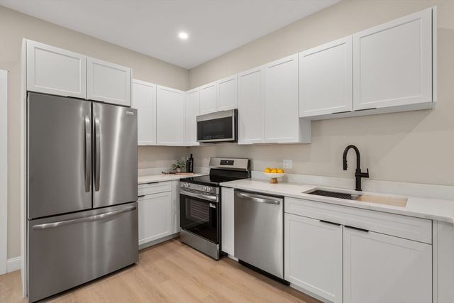 7 Cross St 201, Wilmington, MA 01887
