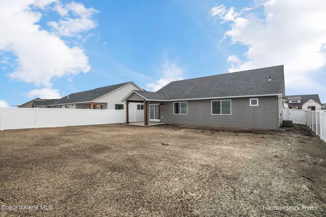 11699 N SIMMONS LN, Rathdrum, ID 83858
