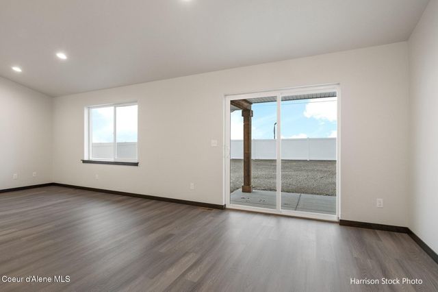 11699 N SIMMONS LN, Rathdrum, ID 83858