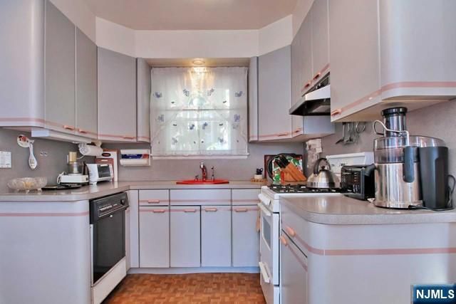 333 Henry Street, Hasbrouck Heights, NJ 07604