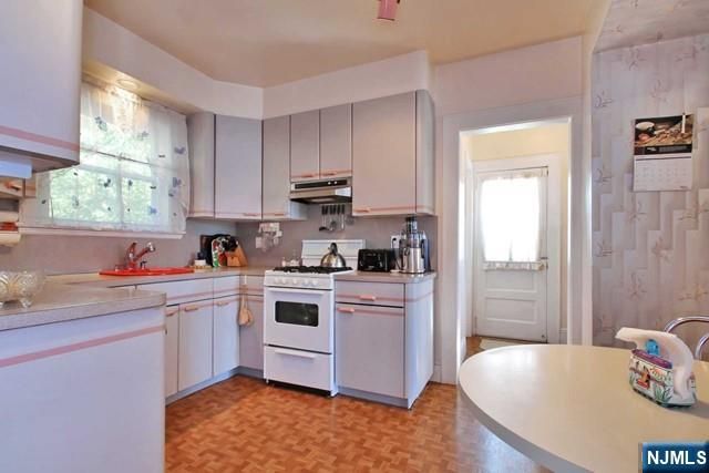 333 Henry Street, Hasbrouck Heights, NJ 07604